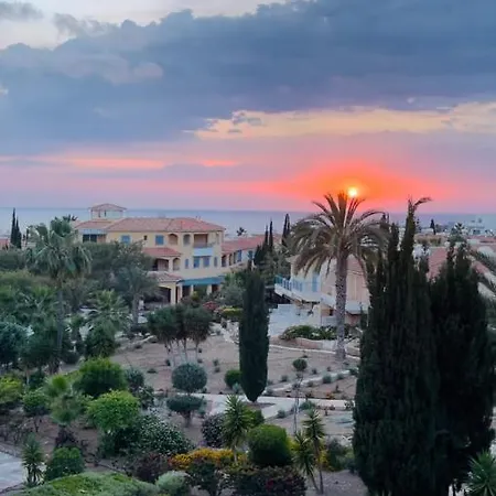 Regina Gardens Sunset With Fast Free Wi-Fi And Late Check-Out Apartment Paphos Exterior photo
