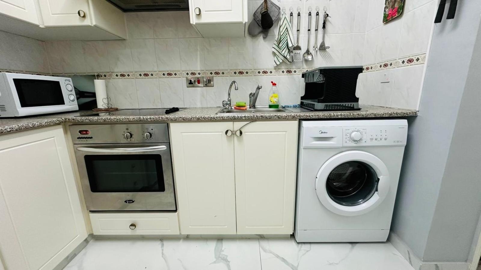 Apartment Regina Gardens Sunset With Fast Free Wi-fi And Late Check-out *